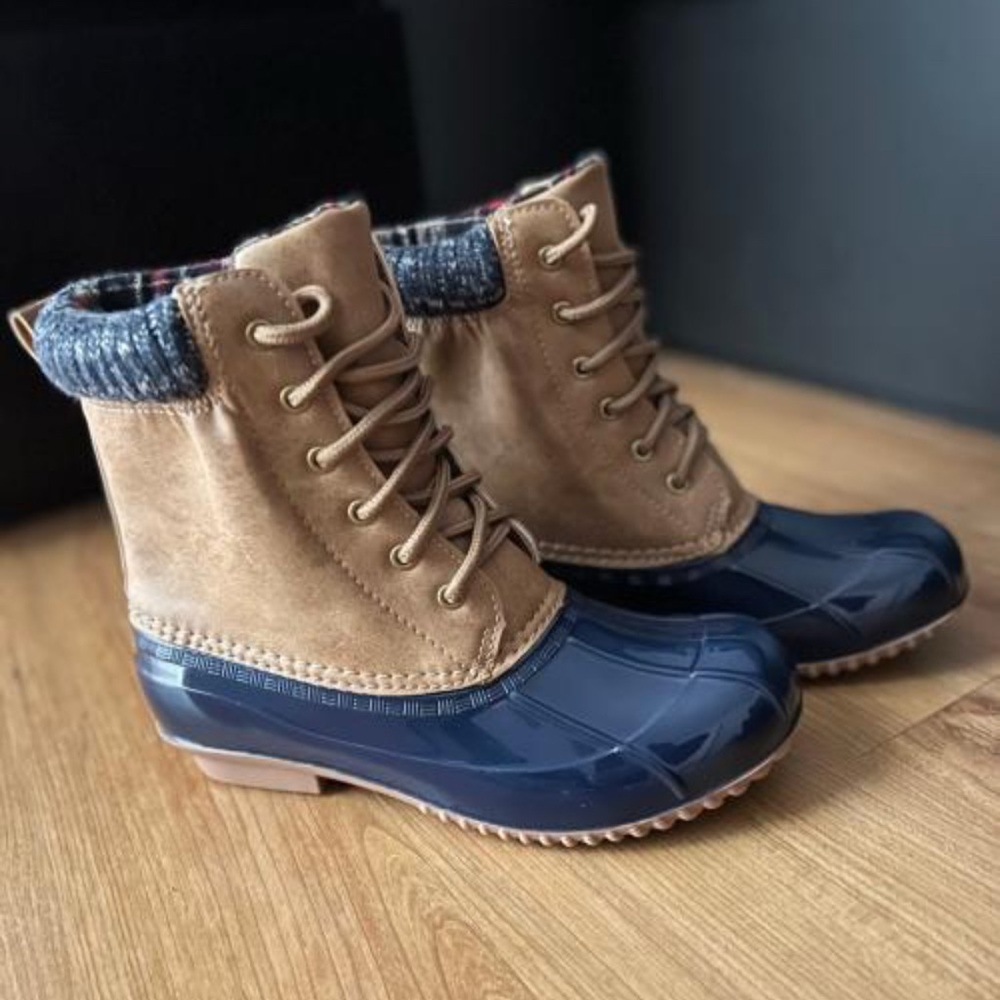 Winter boots size 7.5 woman